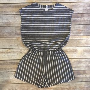 Striped Romper 🤍 Women’s size M- unknown brand